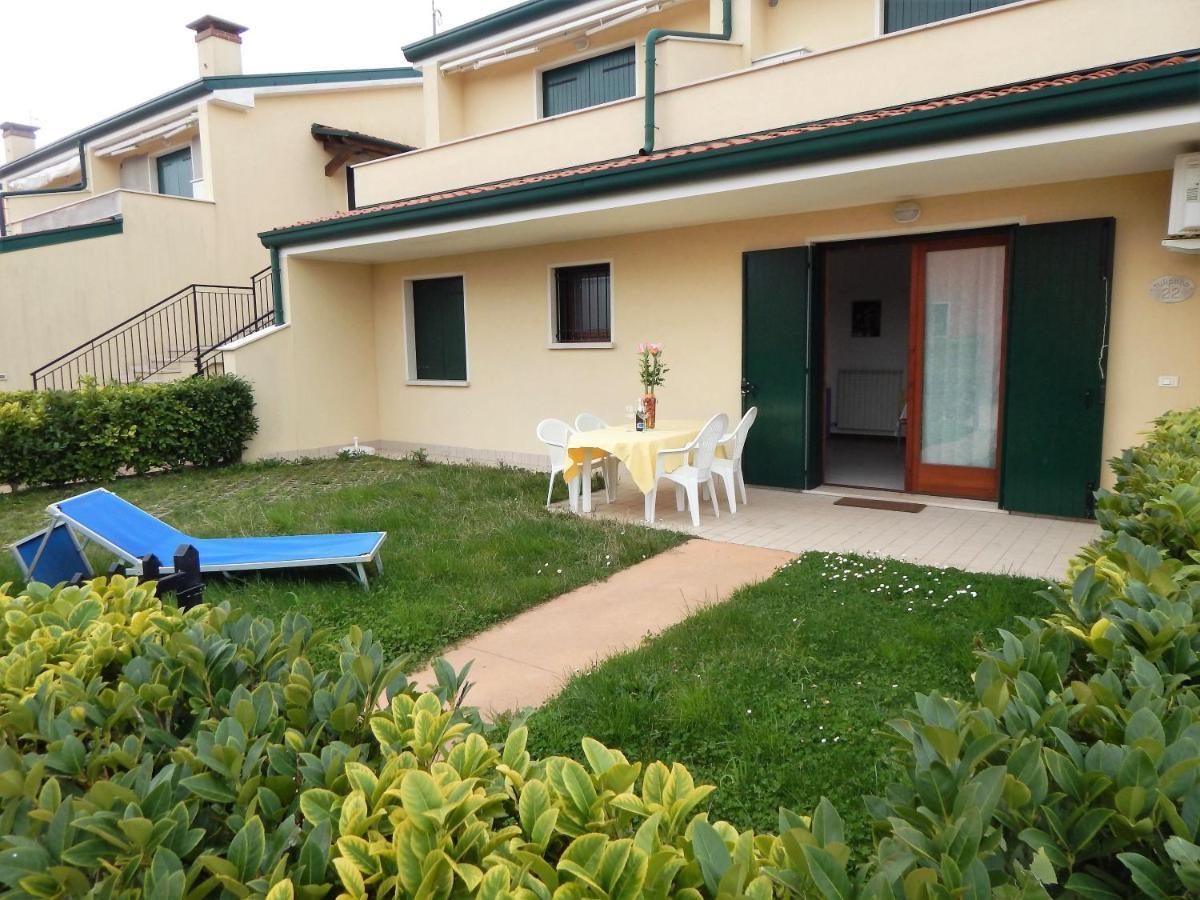 Hotel Apartments Villaggio Dei Fiori 4 Stars Luxury - Great Family Resort - Pet Friendly - With Hypermarket - Delivery Restaurant-Pizzeria - Room Breakfast With Supplement - Ultra Fast Wi-Fi - Play Area For Children - Olympic Swimming Pool - Parking กาออร์เล ภายนอก รูปภาพ