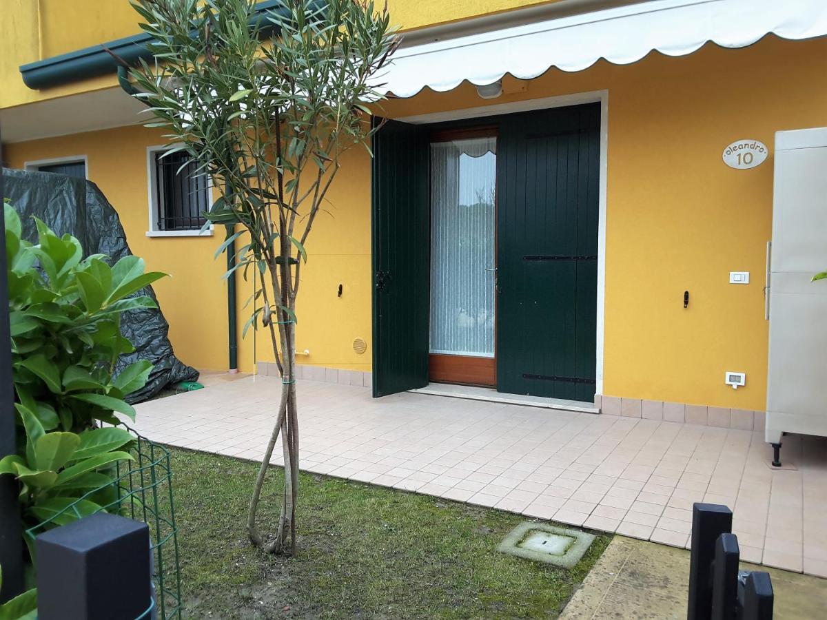 Hotel Apartments Villaggio Dei Fiori 4 Stars Luxury - Great Family Resort - Pet Friendly - With Hypermarket - Delivery Restaurant-Pizzeria - Room Breakfast With Supplement - Ultra Fast Wi-Fi - Play Area For Children - Olympic Swimming Pool - Parking กาออร์เล ภายนอก รูปภาพ