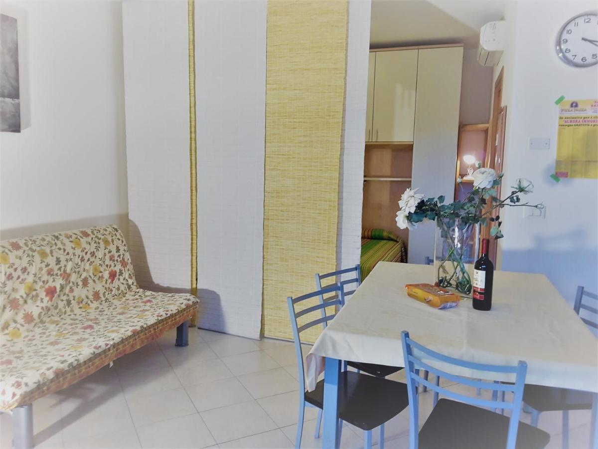 Hotel Apartments Villaggio Dei Fiori 4 Stars Luxury - Great Family Resort - Pet Friendly - With Hypermarket - Delivery Restaurant-Pizzeria - Room Breakfast With Supplement - Ultra Fast Wi-Fi - Play Area For Children - Olympic Swimming Pool - Parking กาออร์เล ภายนอก รูปภาพ