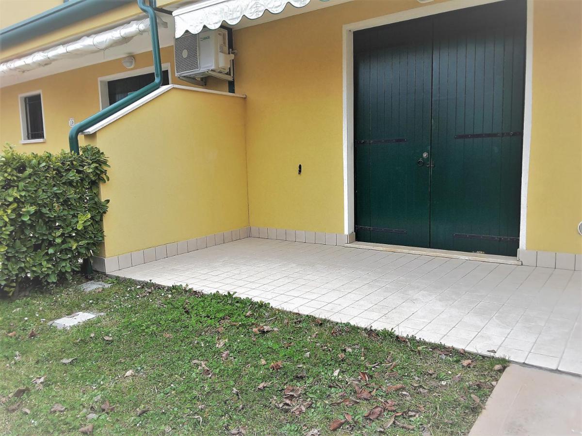 Hotel Apartments Villaggio Dei Fiori 4 Stars Luxury - Great Family Resort - Pet Friendly - With Hypermarket - Delivery Restaurant-Pizzeria - Room Breakfast With Supplement - Ultra Fast Wi-Fi - Play Area For Children - Olympic Swimming Pool - Parking กาออร์เล ภายนอก รูปภาพ