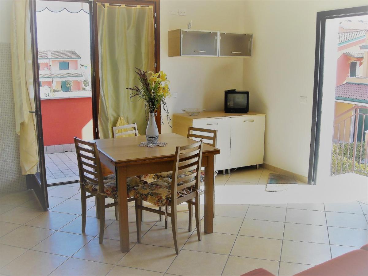 Hotel Apartments Villaggio Dei Fiori 4 Stars Luxury - Great Family Resort - Pet Friendly - With Hypermarket - Delivery Restaurant-Pizzeria - Room Breakfast With Supplement - Ultra Fast Wi-Fi - Play Area For Children - Olympic Swimming Pool - Parking กาออร์เล ภายนอก รูปภาพ