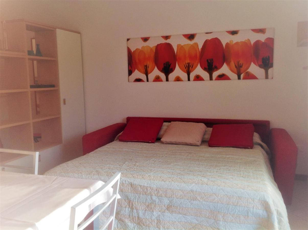 Hotel Apartments Villaggio Dei Fiori 4 Stars Luxury - Great Family Resort - Pet Friendly - With Hypermarket - Delivery Restaurant-Pizzeria - Room Breakfast With Supplement - Ultra Fast Wi-Fi - Play Area For Children - Olympic Swimming Pool - Parking กาออร์เล ภายนอก รูปภาพ