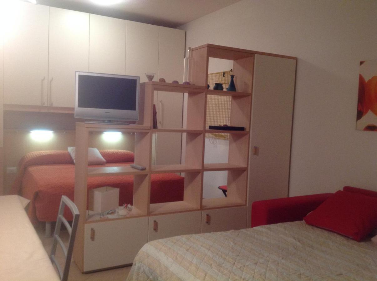 Hotel Apartments Villaggio Dei Fiori 4 Stars Luxury - Great Family Resort - Pet Friendly - With Hypermarket - Delivery Restaurant-Pizzeria - Room Breakfast With Supplement - Ultra Fast Wi-Fi - Play Area For Children - Olympic Swimming Pool - Parking กาออร์เล ภายนอก รูปภาพ