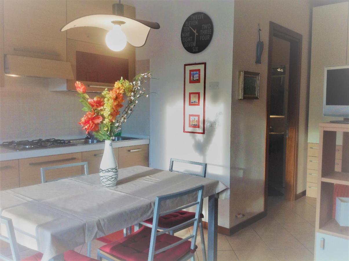 Hotel Apartments Villaggio Dei Fiori 4 Stars Luxury - Great Family Resort - Pet Friendly - With Hypermarket - Delivery Restaurant-Pizzeria - Room Breakfast With Supplement - Ultra Fast Wi-Fi - Play Area For Children - Olympic Swimming Pool - Parking กาออร์เล ภายนอก รูปภาพ