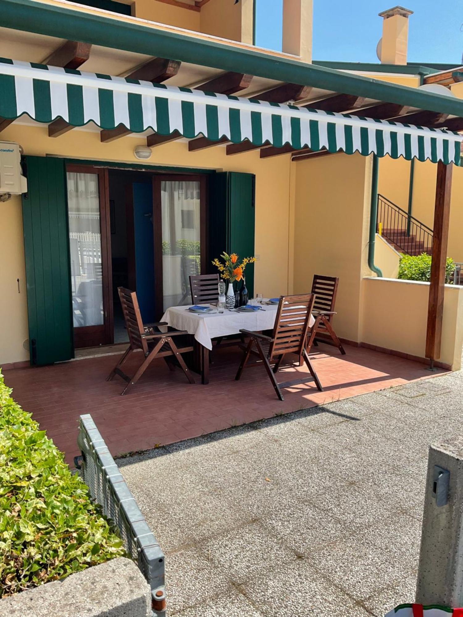 Hotel Apartments Villaggio Dei Fiori 4 Stars Luxury - Great Family Resort - Pet Friendly - With Hypermarket - Delivery Restaurant-Pizzeria - Room Breakfast With Supplement - Ultra Fast Wi-Fi - Play Area For Children - Olympic Swimming Pool - Parking กาออร์เล ภายนอก รูปภาพ