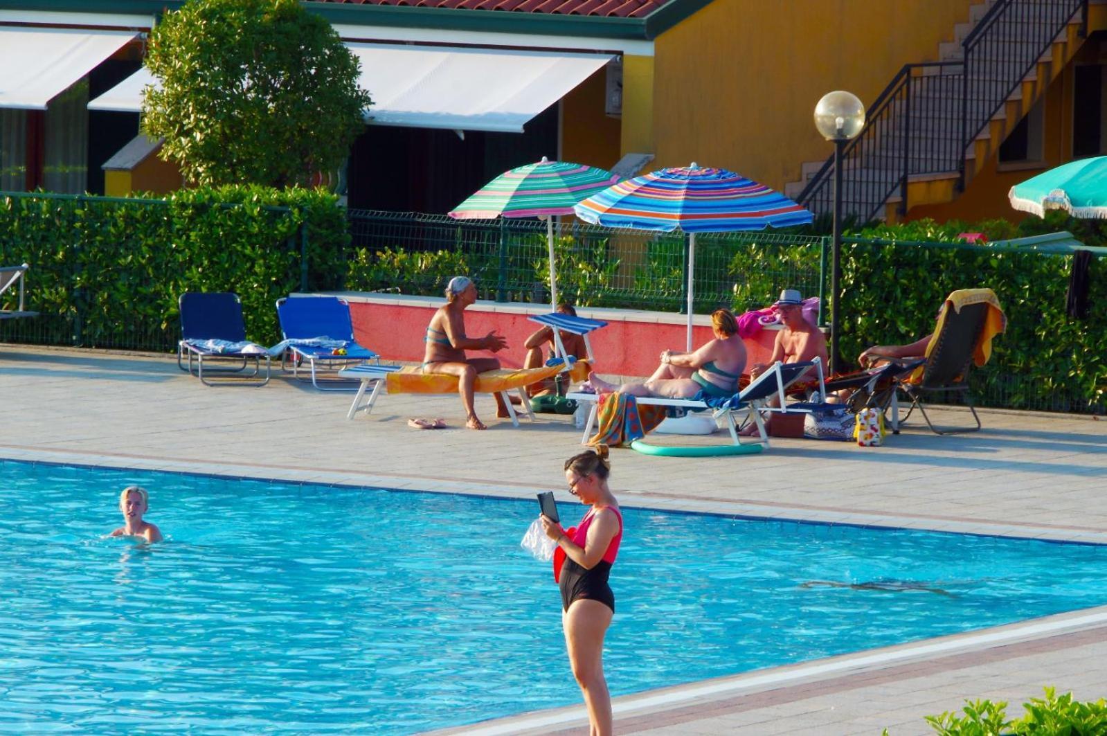 Hotel Apartments Villaggio Dei Fiori 4 Stars Luxury - Great Family Resort - Pet Friendly - With Hypermarket - Delivery Restaurant-Pizzeria - Room Breakfast With Supplement - Ultra Fast Wi-Fi - Play Area For Children - Olympic Swimming Pool - Parking กาออร์เล ภายนอก รูปภาพ