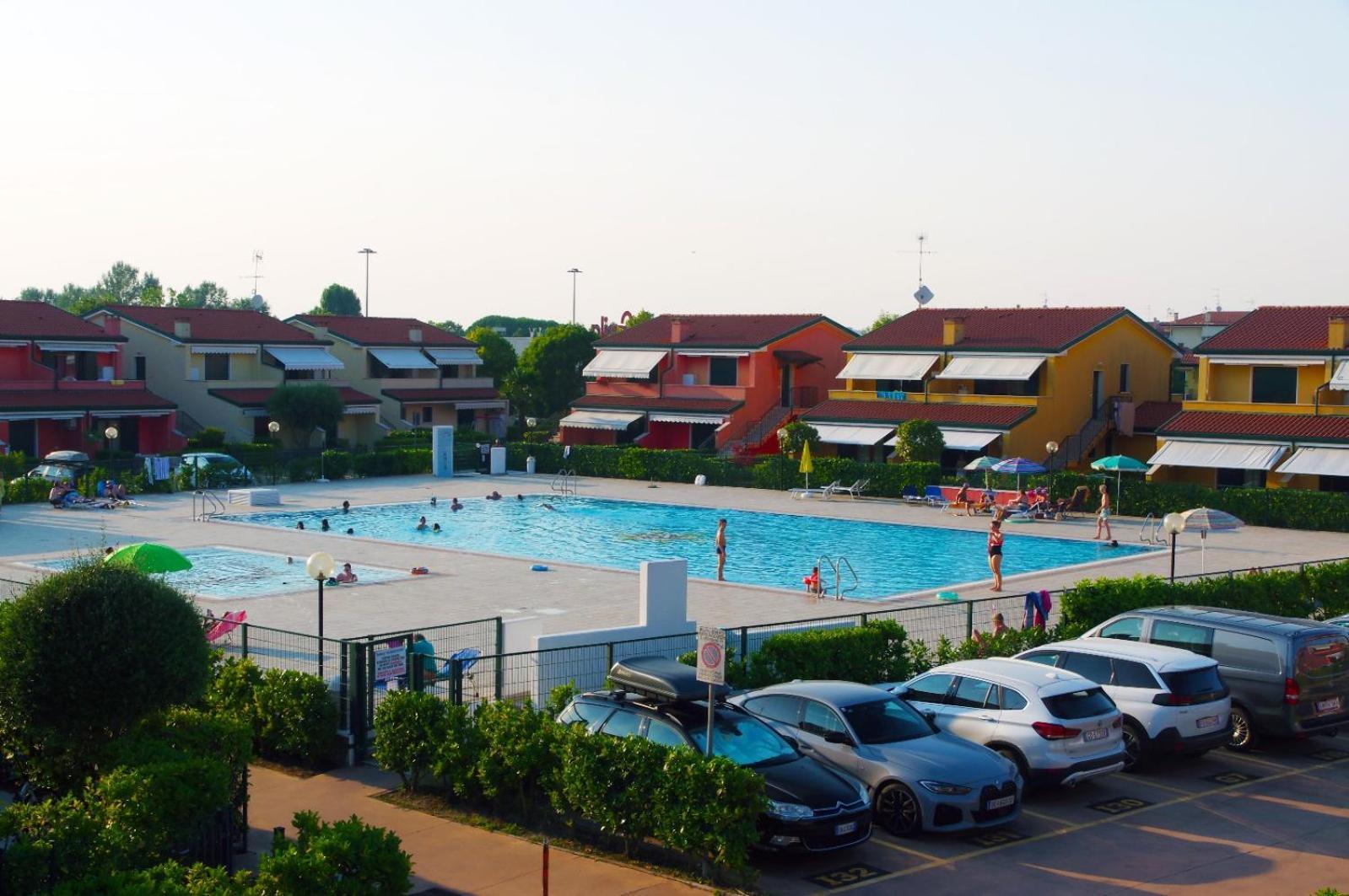 Hotel Apartments Villaggio Dei Fiori 4 Stars Luxury - Great Family Resort - Pet Friendly - With Hypermarket - Delivery Restaurant-Pizzeria - Room Breakfast With Supplement - Ultra Fast Wi-Fi - Play Area For Children - Olympic Swimming Pool - Parking กาออร์เล ภายนอก รูปภาพ