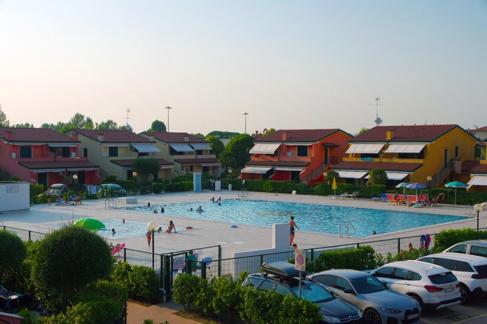 Hotel Apartments Villaggio Dei Fiori 4 Stars Luxury - Great Family Resort - Pet Friendly - With Hypermarket - Delivery Restaurant-Pizzeria - Room Breakfast With Supplement - Ultra Fast Wi-Fi - Play Area For Children - Olympic Swimming Pool - Parking กาออร์เล ภายนอก รูปภาพ