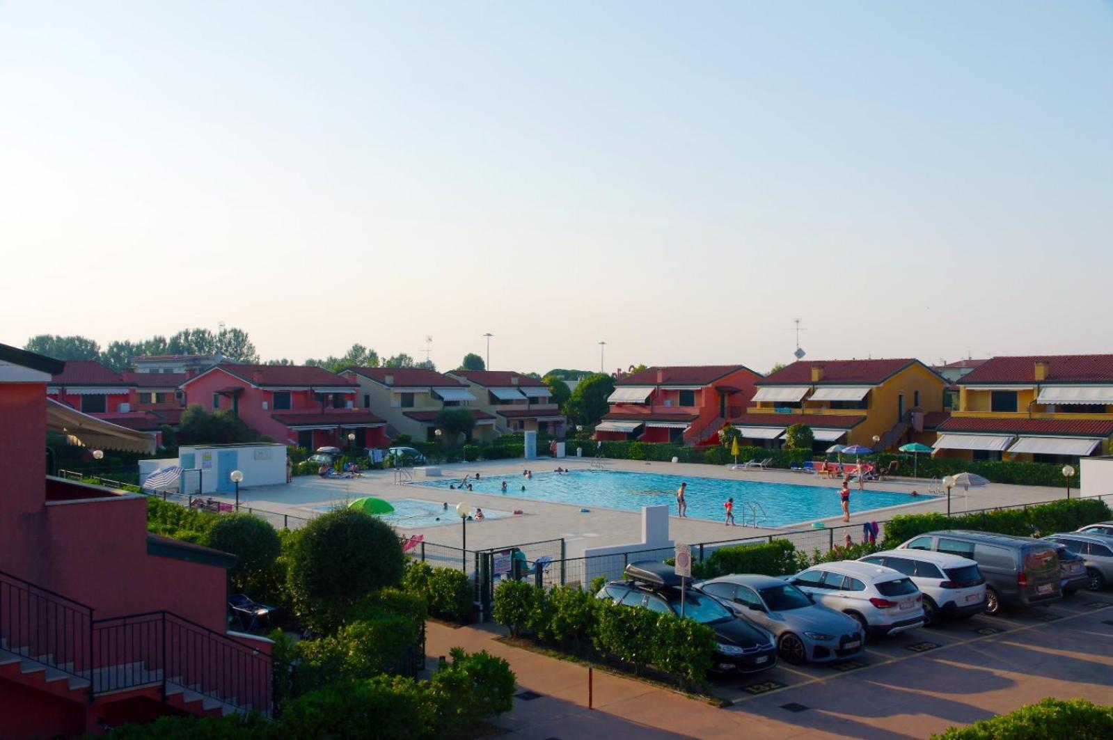 Hotel Apartments Villaggio Dei Fiori 4 Stars Luxury - Great Family Resort - Pet Friendly - With Hypermarket - Delivery Restaurant-Pizzeria - Room Breakfast With Supplement - Ultra Fast Wi-Fi - Play Area For Children - Olympic Swimming Pool - Parking กาออร์เล ภายนอก รูปภาพ