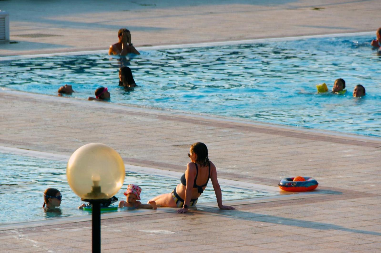 Hotel Apartments Villaggio Dei Fiori 4 Stars Luxury - Great Family Resort - Pet Friendly - With Hypermarket - Delivery Restaurant-Pizzeria - Room Breakfast With Supplement - Ultra Fast Wi-Fi - Play Area For Children - Olympic Swimming Pool - Parking กาออร์เล ภายนอก รูปภาพ