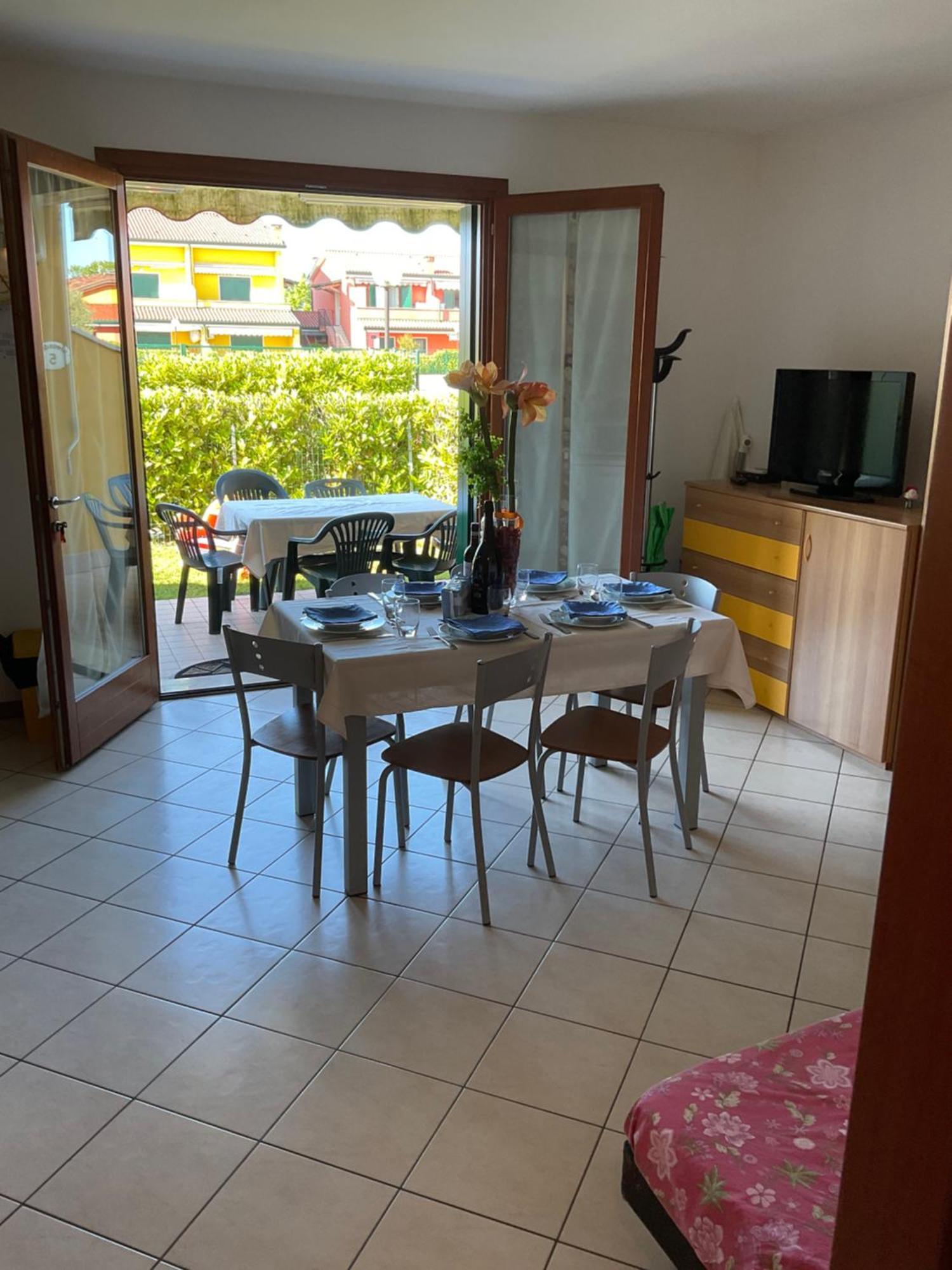 Hotel Apartments Villaggio Dei Fiori 4 Stars Luxury - Great Family Resort - Pet Friendly - With Hypermarket - Delivery Restaurant-Pizzeria - Room Breakfast With Supplement - Ultra Fast Wi-Fi - Play Area For Children - Olympic Swimming Pool - Parking กาออร์เล ภายนอก รูปภาพ