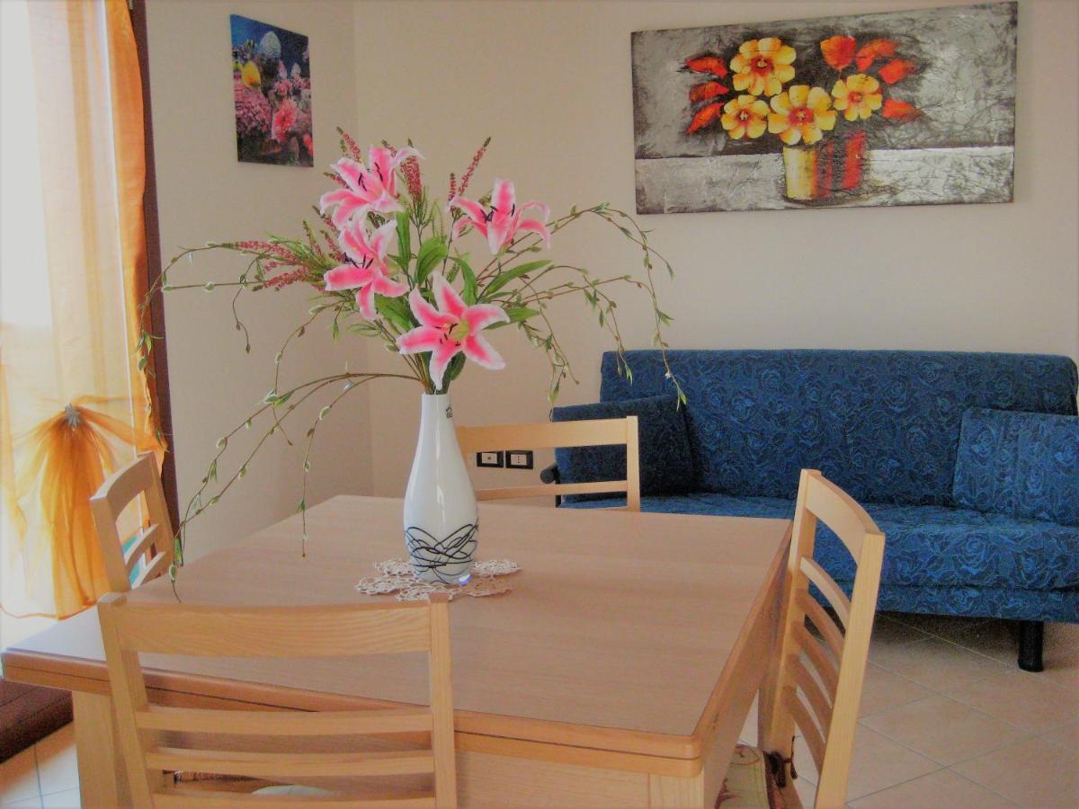 Hotel Apartments Villaggio Dei Fiori 4 Stars Luxury - Great Family Resort - Pet Friendly - With Hypermarket - Delivery Restaurant-Pizzeria - Room Breakfast With Supplement - Ultra Fast Wi-Fi - Play Area For Children - Olympic Swimming Pool - Parking กาออร์เล ภายนอก รูปภาพ